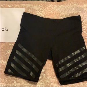 Alo Yoga High waisted biker shorts